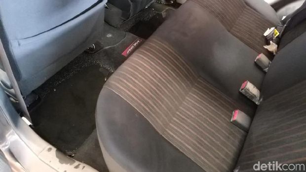 Mobil kena banjir yang masuk kategori medium