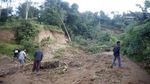 Longsor Tutup Akses Jalan di Sukajaya Bogor