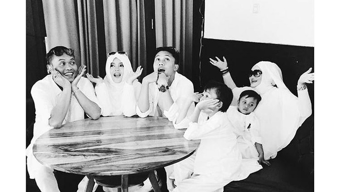 kenangan manis kulineran lina sule dan keluarga
