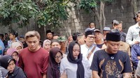 Tampak ketiganya bermata sembab. Foto: (Dony Indra Ramadhan/detikcom)