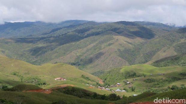 Jalur darat menuju Kecamatan Seko di Kabupaten Luwu Utara, Sulawesi Selatan.