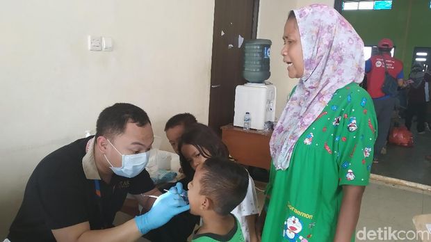 Bahagianya Anak Korban Banjir Lebak Periksa Gigi Tim CT ARSA Foundation