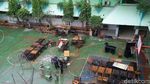 Ramai-ramai Bersihkan Sekolah Terdampak Banjir
