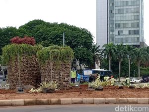 Instalasi Gabion Dipasang Lagi di HI, Tanaman Hias Ditanam di Lokasi