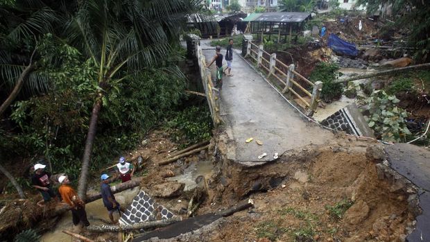 Jokowi Minta Akses Desa di Sukajaya Bogor yang Terisolir karena Longsor Dibuka