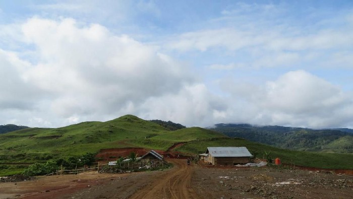 Warga Seko Luwu Utara senang pembangunan jalan di wilayahnya permudah akses masyarakat