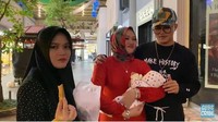 Beberapa hari sebelum kepergiannya, Lina sempat jalan-jalan dan makan bareng dengan anak-anaknya. Foto: Instagram @putridelinaa