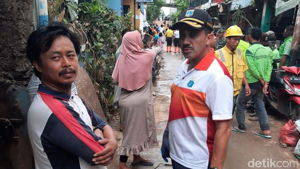  Kerja Bakti Angkut Sisa Banjir di Cipinang Melayu.