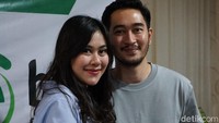 Syahnaz Sadiqah dan Jeje Govinda menggelar konferensi pers di RSIA Bunda, Menteng pada Sabtu (4/1). Foto: (Noel/detikcom)