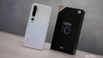 Baterai berkapasitas 5.260 mAh. Foto: Adi Fida Rahman/detikINET