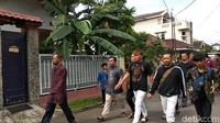 Mata Sule dan Rizky Febian tampak sembab. Foto: (Dony Indra Ramadhan/detikcom)