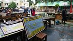Ramai-ramai Bersihkan Sekolah Terdampak Banjir