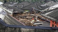 Desa Urug merupakan salah satu wilayah yang terparah terkena longsor dan banjir di Sukajaya.