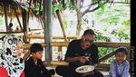 Momen Manis Mendiang Lina Bersama Keluarga Sule Saat Kulineran