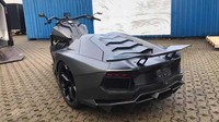 Motor gede dikawinkan dengan mobil Lamborghini.
