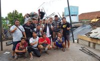 Irfan Hakim mengunjugi objek wisata air Umbul Ponggok, Klaten yang diterjang lisus. (Achmad Syauqi/ detikcom)