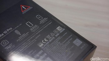 Varian yang di-unboxing detikINET adalah Glacier White.  Foto: Adi Fida Rahman/detikINET