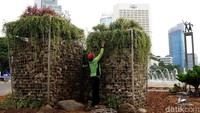 Pembongkaran instalasi batu gabion sempat menjadi sorotan karena dinilai boros anggaran. Namun Pemprov DKI menegaskan proses bongkar-pasang tidak memakan sepeser biaya.