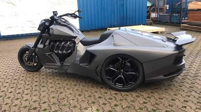 Depannya Motor Gede Belakangnya Lamborghini, Keren!