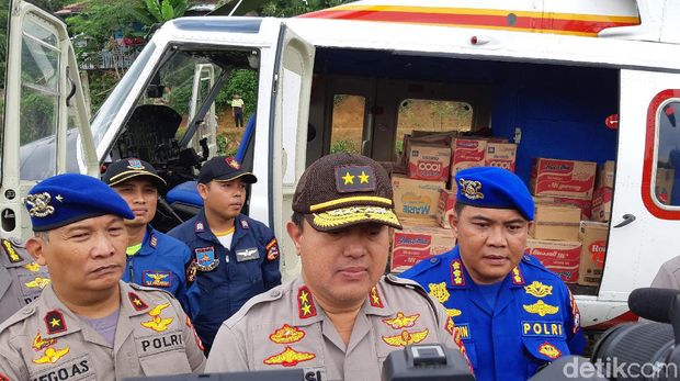 Kapolda Banten mengatakan helikopter dipakai 2-3 kali untuk distribusi bantuan 