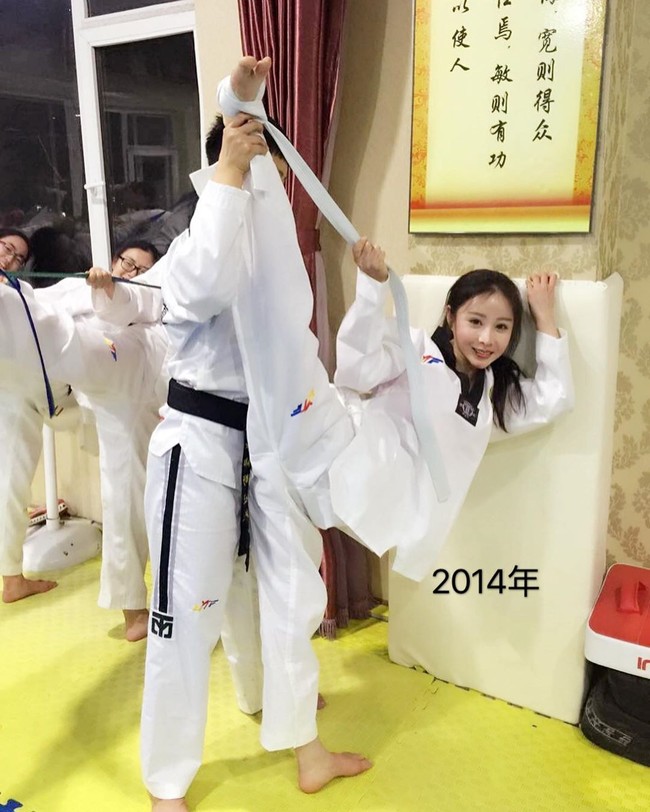 Dalam sebuah wawancara, ia mengaku mendapatkan tubuh kekarnya dengan olahraga tanpa obat. Dokter itu pun mulai membentuk badan bak binaragawan ketika ia rutin berolahraga setelah bekerja. Foto: Instagram @yuanherong1229