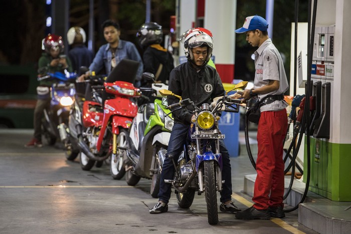 PT Pertamina (Persero) menurunkan harga BBM. Penurunan ini berlaku mulai Minggu 5 Januari 2020 pukul 00.00 waktu setempat.
