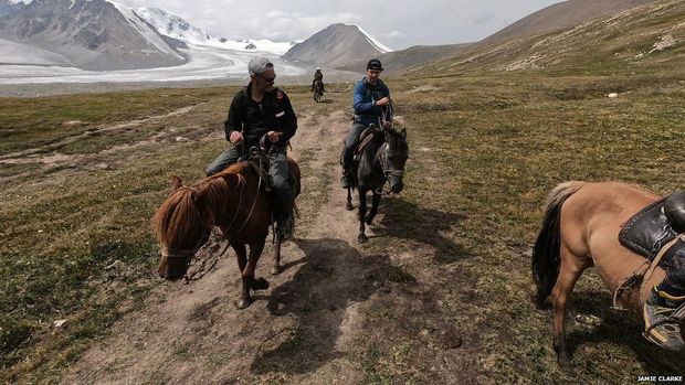 Ayah dan Anak Berkeliling Mongolia