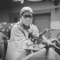 Anak kembar Syahnaz Sadiqah diberi nama Zunaira Alessia Safaraz dan Zayn Sadavir Ezhilan Ismail. Ini adalah Zunaira yang lahir berselang satu menit dari Zayn. Foto: Instagram @syahnazs