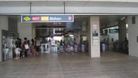 Ini adalah stasiun MRT Bishan yang dibangun di atas tanah pemakaman Bi Shan Teng. Ada cerita bahwa terdengar langkah suara kaki di atas kereta yang sedang berjalan. Istimewa/Dok. www.indiatimes.com.