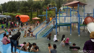 Foto: Tempat Wisata Air Panas Paling Diburu di Garut