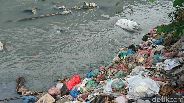 Tumpukan Sampah di Mabar Medan (Arfah-detikcom)