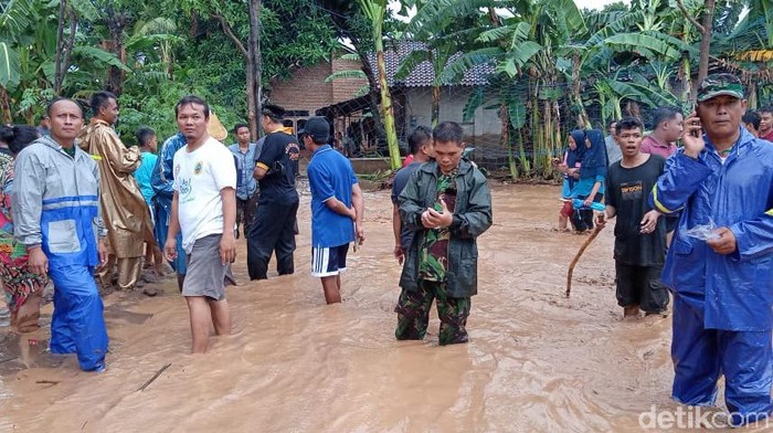 Tanggul Jebol Rumah Warga Di Pati Kebanjiran