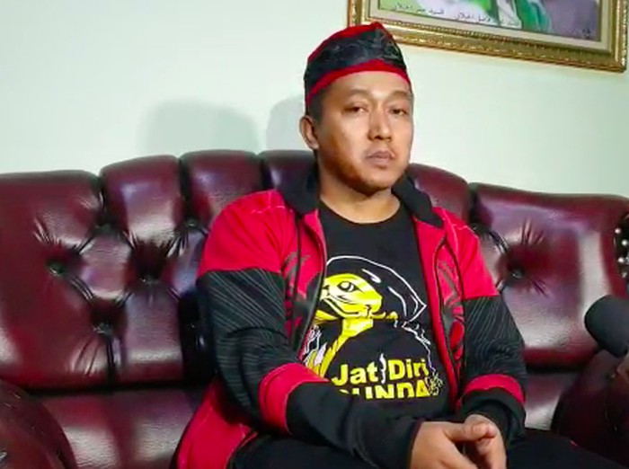 Teddy suami baru Lina