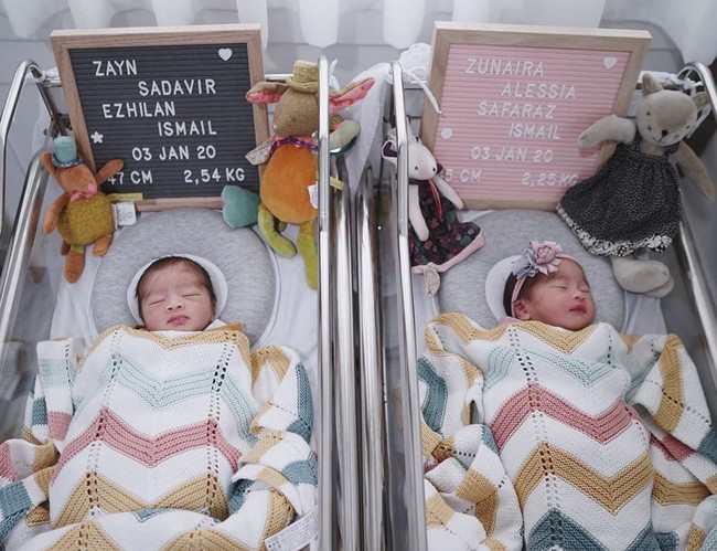 Ini dua bayi cantik dan rupawan Syahnaz dan Jeje yang dilahirkan pada 3 Januari. Foto: Instagram @syahnazs
