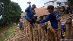 Melihat Pembangunan Turap Sementara di Jakarta Selatan