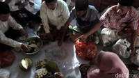 Buah-buahan tersebut juga dibagikan buat tamu undangan untuk dinikmati bersama. (Abdy Febriady/detikcom)