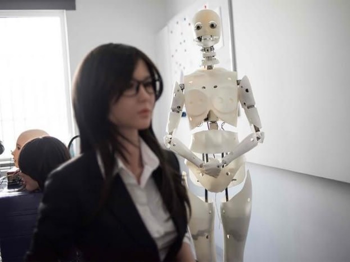 Proses Pembuatan Boneka Seks China menjadi salah satu negara penghasil robot seks di dunia. Begini cara mereka membuatnya.