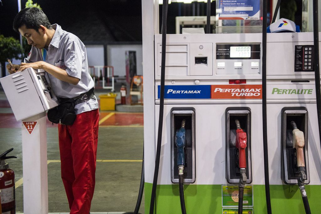 PT Pertamina (Persero) menurunkan harga BBM. Penurunan ini berlaku mulai Minggu 5 Januari 2020 pukul 00.00 waktu setempat.