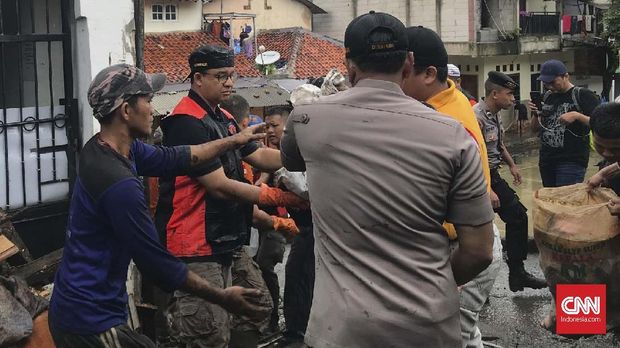 Anies Kerja Bakti, Relawan 212 Jerit 'Gubernur Rasa Presiden'