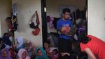 Warga Korban Longsor di Desa Sukajaya Bogor Mengungsi