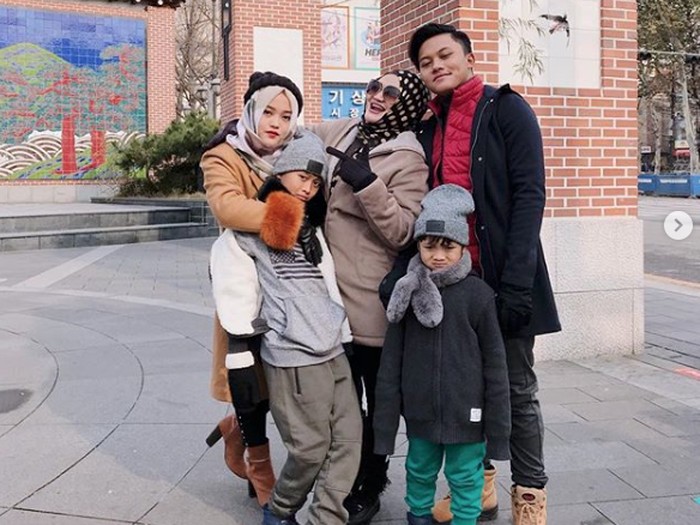 Putri Delina Putri Delina, adik Rizky Febian.