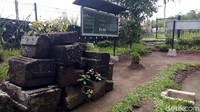 Candi Asu merupakan candi Hindu. Itu dibuktikan dengan keberadaan arca Nandi atau lembu yang biasa dinaiki Dewa Siwa. Menurut cerita, dulunya banyak anjing di sini. (Eko Susanto/detikcom)