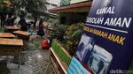 Aksi Bersih-bersih Para Guru di Hari Pertama Masuk Sekolah