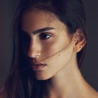 Inilah Huda Naccache yang tampil berbikini di sampul majalah berbahasa Arab, Lilac pada 2011. Karier Huda kini sudah melesat. Mengawali kariernya sebagai finalis kontes kecantikan asal Israel, dia kini sudah menjadi model catwalk berbagai brand. Foto: dok. Instagram