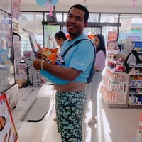 Larangan untuk tidak menggunakan kantung plastik untuk belaja telah lama digalakkan di berbagai negara, termasuk Indonesia. Namun tampaknya di sini belum banyak pembelanja atau toko yang berdedikasi untuk benar-benar mengurangi plastik seperti di Thailand. Foto: Facebook @rovmaira