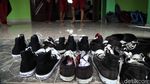 Hari Pertama Sekolah, Siswa SD di Kapuk Muara Bersihkan Kelas