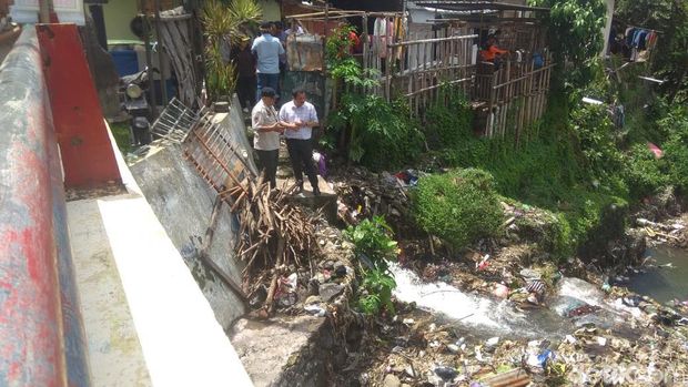 DPRD DIY Soroti Tumpukan Sampah di Kali Buntung Yogya