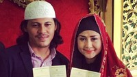 Kisah cinta Ria Irawan dan Wayky Wongkar pun menjadi sorotan di kabar duka tersebut. Ria menikahi Mayky setelah 17 tahun menjanda. Foto: dok. Instagram