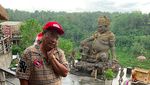 Foto: Gaya Liburan Hotman Paris di Bali