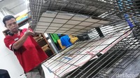 Sebelumnya banjir melanda di sejumlah wilayah Jabodetabek, akibatnya dokumen milik warga pun ikut rusak dilanda banjir.